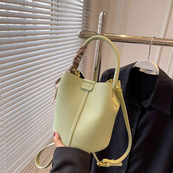 this year's popular women's bag 2022 new high-level sense niche design bucket trend versatile one shoulder messenger bag
this year's popular women's bag 2022 new high-level sense niche design bucket trend versatile one shoulder messenger bag