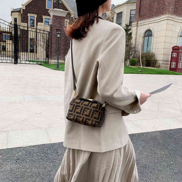 bags leather women's 2022 new season new middle ancient bag mini boston one shoulder messenger vintage printed bag
bags leather women's 2022 new season new middle ancient bag mini boston one shoulder messenger vintage printed bag