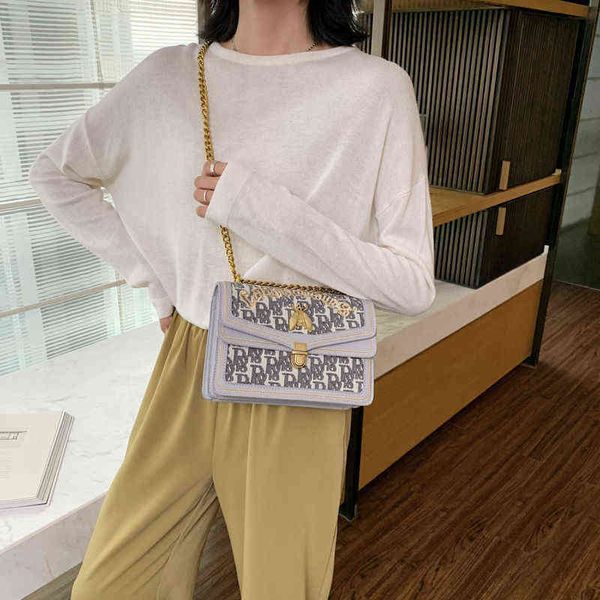 handbag style retro bag women's 2022 new western style sling shoulder small square bag texture chain messenger
handbag style retro bag women's 2022 new western style sling shoulder small square bag texture chain messenger