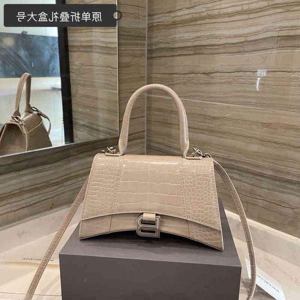 handbags balencigasss luxuries 2022 b-type gold button hourglass bag net red portable small square half moon versatile cross women's
handbags balencigasss luxuries 2022 b-type gold button hourglass bag net red portable small square half moon versatile cross women's