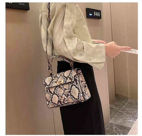 ladies fashion personality trend new brand bag wholesale fashionable pattern portable women's version simple contrast color single shou
ladies fashion personality trend new brand bag wholesale fashionable pattern portable women's version simple contrast color single shou