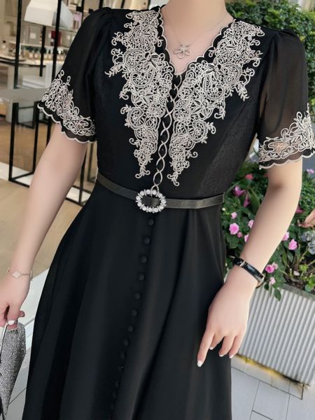 2022 high-end quality women's dress embroidered, cut, pleated and buckled, Black;gray
2022 high-end quality women's dress embroidered, cut, pleated and buckled, Black;gray