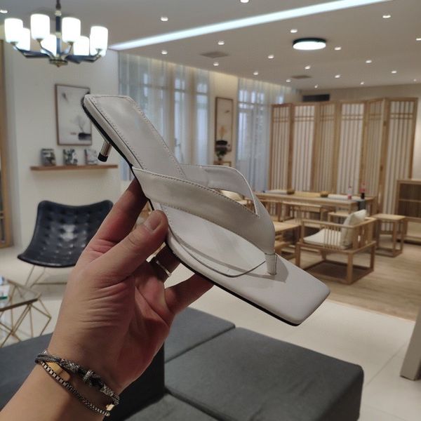 2022 high heels luxurys womens platform dress shoes women designers sandals pointed toe sole sneaker size35-41 gpf220746, Black
2022 high heels luxurys womens platform dress shoes women designers sandals pointed toe sole sneaker size35-41 gpf220746, Black