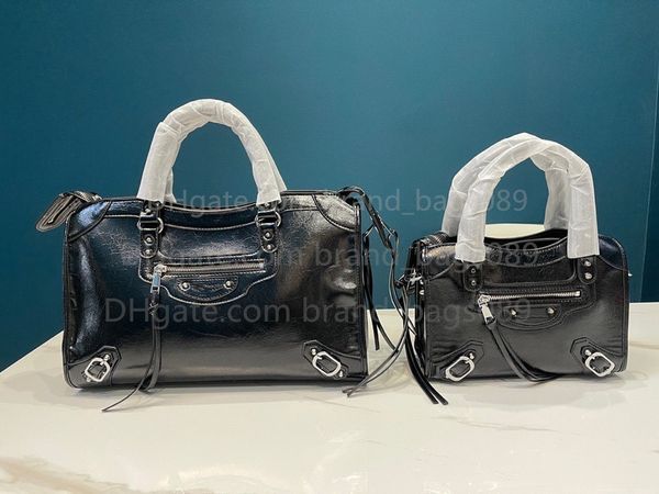 designer's female hand - held crossbody motorcycle bag forever classic soft old leather bags stylish and handsome girl's handbag l
designer's female hand - held crossbody motorcycle bag forever classic soft old leather bags stylish and handsome girl's handbag l