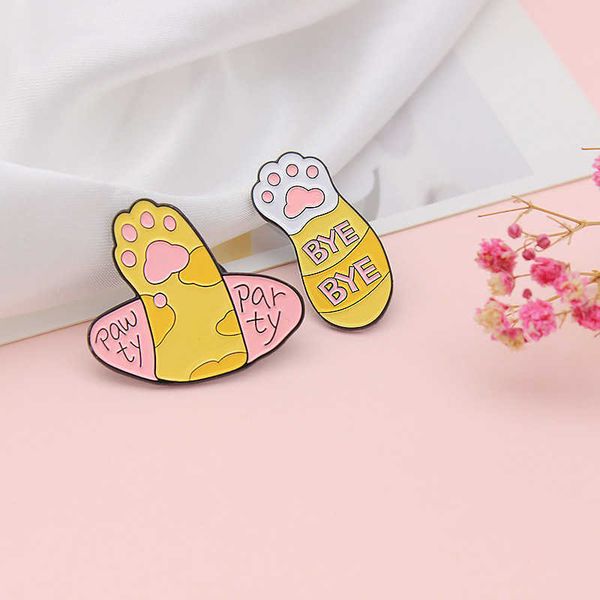 cartoon fashion letter cat claw creative alloy brooch popular personalized design animal claw badge, Gray
cartoon fashion letter cat claw creative alloy brooch popular personalized design animal claw badge, Gray