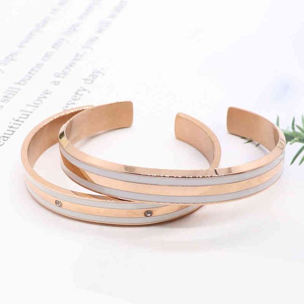 new opening color matching c-shaped male and female jewelry2022 luxury brand fashion design versatile ladies bracelet, Black
new opening color matching c-shaped male and female jewelry2022 luxury brand fashion design versatile ladies bracelet, Black