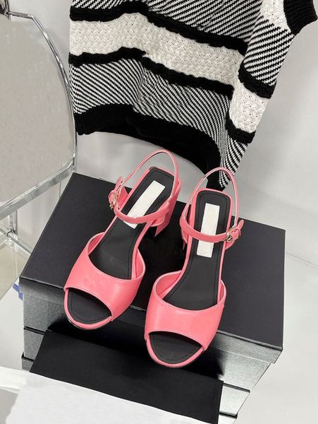 designer stiletto sandals calf leather classic legendary sandals women's slippers summer beach slide 35-40 framed, Black
designer stiletto sandals calf leather classic legendary sandals women's slippers summer beach slide 35-40 framed, Black