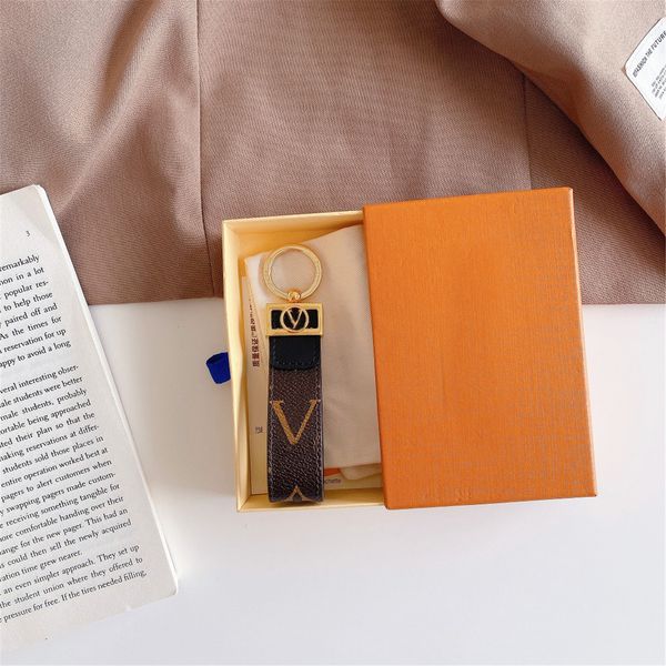 keychain luxury designers brand key chain men car keyring women buckle keychains handmade leather bags pendant accessories, Silver
keychain luxury designers brand key chain men car keyring women buckle keychains handmade leather bags pendant accessories, Silver