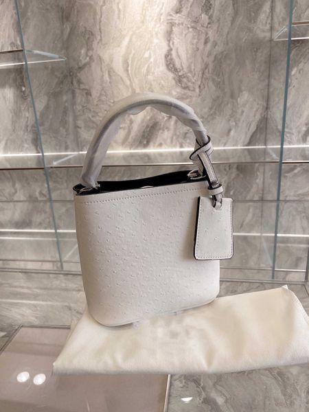 2022 mini bucket bag 5 colors luxury designer messenger shoulder bags handbag women fashion leather bag handbags wholesale detachable should
2022 mini bucket bag 5 colors luxury designer messenger shoulder bags handbag women fashion leather bag handbags wholesale detachable should