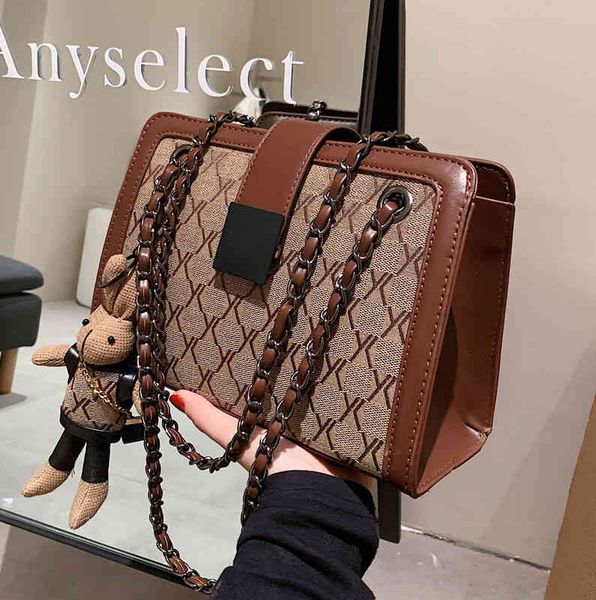 autumn and winter small bag new female commuter chain sling one shoulder bag versatile tote bag
autumn and winter small bag new female commuter chain sling one shoulder bag versatile tote bag