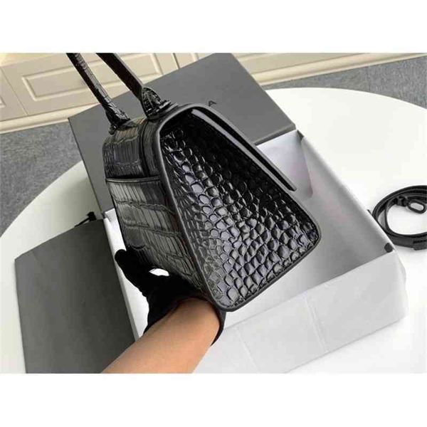 premium designer balencaigass b hourglass bag 2022 autumn winter underarm leather women's crocodile diagonal straddle one handbag shoul
premium designer balencaigass b hourglass bag 2022 autumn winter underarm leather women's crocodile diagonal straddle one handbag shoul