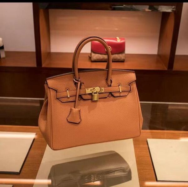 2022 women luxurys fashiondesigners 'sbags ladies matt black leather letters embroidery saddle houlder messenger lady handbag, Red;black
2022 women luxurys fashiondesigners 'sbags ladies matt black leather letters embroidery saddle houlder messenger lady handbag, Red;black