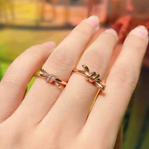spg2 2022 new knot ring female gu ailing same kink personality light luxury sterling silver ring 18k rose gold, Golden;silver
spg2 2022 new knot ring female gu ailing same kink personality light luxury sterling silver ring 18k rose gold, Golden;silver
