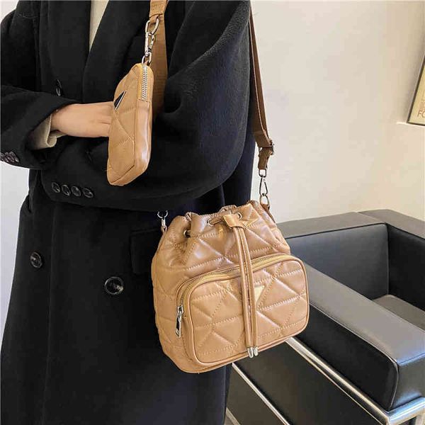 purses bucket bag two piece set new one shoulder messenger bag with rhombic texture women's bag
purses bucket bag two piece set new one shoulder messenger bag with rhombic texture women's bag