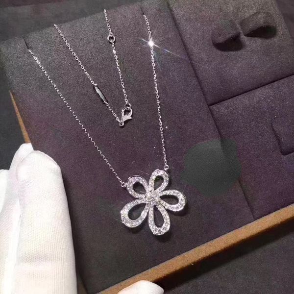 22 new chains s925 sterling silver full diamond hollow flower necklace sun flower clavicle temperament luxury designer brand latest
22 new chains s925 sterling silver full diamond hollow flower necklace sun flower clavicle temperament luxury designer brand latest