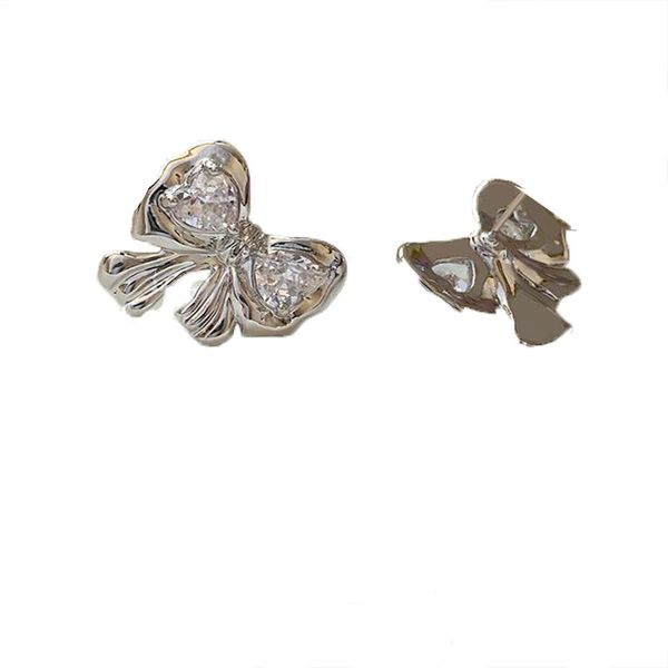 2022 new stud european and american ins style fashion exquisite bow zircon silver needle earrings female light luxury high-end personalized, Golden;silver
2022 new stud european and american ins style fashion exquisite bow zircon silver needle earrings female light luxury high-end personalized, Golden;silver