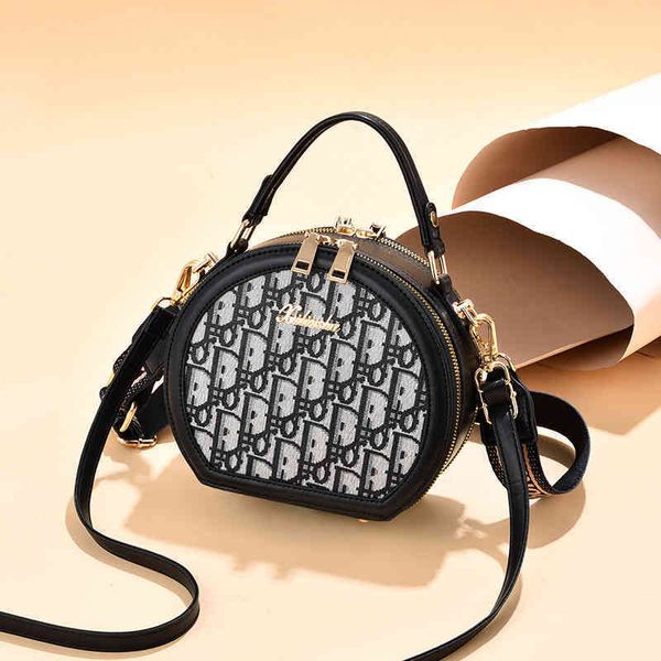 2022 new designer handbags female trendy d-shaped round autumn versatile single diagonal
2022 new designer handbags female trendy d-shaped round autumn versatile single diagonal