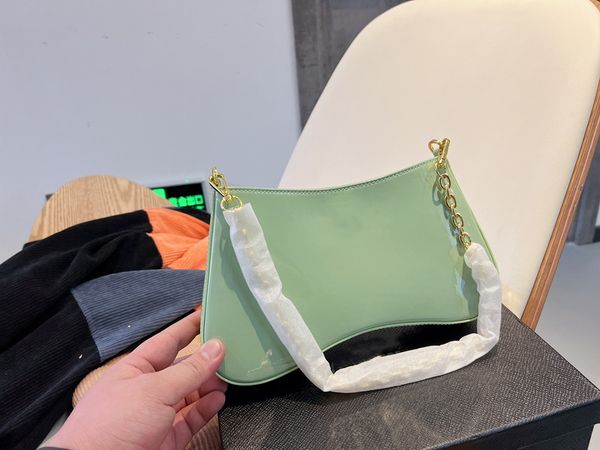 2022 designers patent leather bags shoulder bag triangular shopping handbags ladies luxury chain underarm medieval fashion lady retro undera
2022 designers patent leather bags shoulder bag triangular shopping handbags ladies luxury chain underarm medieval fashion lady retro undera