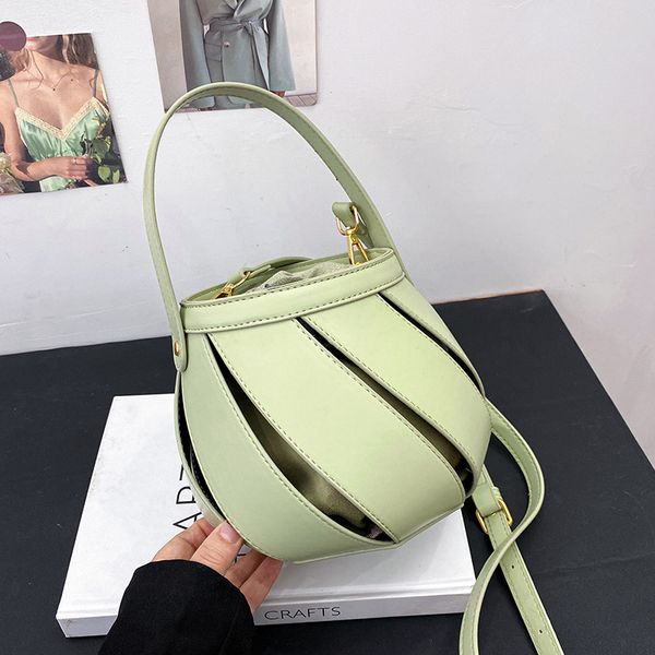 luxury leather hollow out shoulder bag for women 2021 new handbags summer fashion bucket crossbody bags sac a main
luxury leather hollow out shoulder bag for women 2021 new handbags summer fashion bucket crossbody bags sac a main