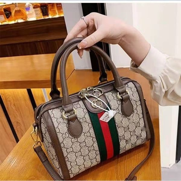 purse new boston women's hand versatile single shoulder large capacity messenger small bag
purse new boston women's hand versatile single shoulder large capacity messenger small bag