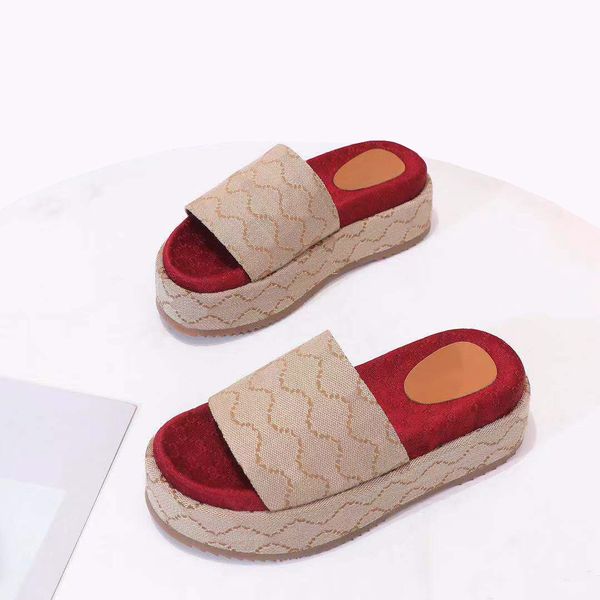 2022 womens fashion embroidered canvas designer slides slip on slippers girls 60mm canvas covered platform sandals with box and dust bags bi, Black
2022 womens fashion embroidered canvas designer slides slip on slippers girls 60mm canvas covered platform sandals with box and dust bags bi, Black