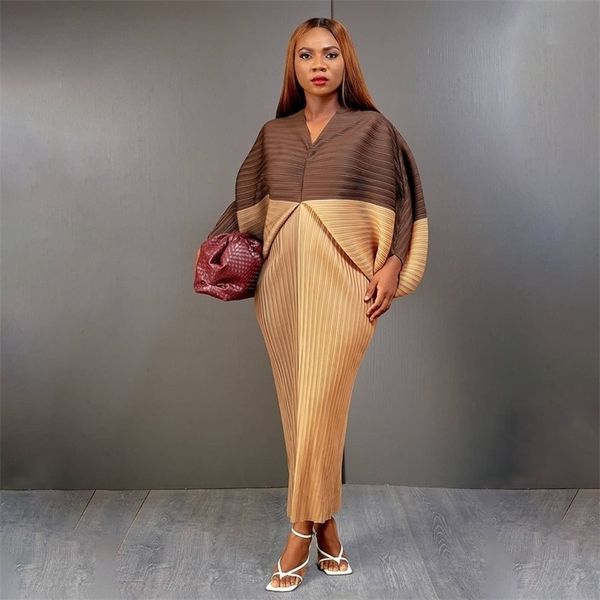 miyake pleated lantern bat sleeve autumn/winter temperament stitching v-neck fashion loose dress vestidos fiesta daifa 220509, Black;gray
miyake pleated lantern bat sleeve autumn/winter temperament stitching v-neck fashion loose dress vestidos fiesta daifa 220509, Black;gray