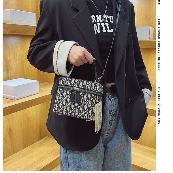 purses us 2022 new embroidery fashion single shoulder messenger bag fashion square women's bag
purses us 2022 new embroidery fashion single shoulder messenger bag fashion square women's bag