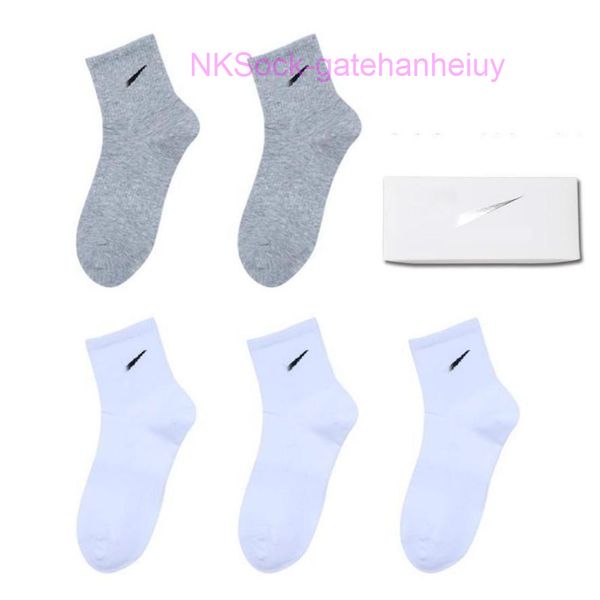 fashion men's classic socks gift box stockings hook brand black white gray medium tube sports cotton sweat absorbing sock men women lux
fashion men's classic socks gift box stockings hook brand black white gray medium tube sports cotton sweat absorbing sock men women lux