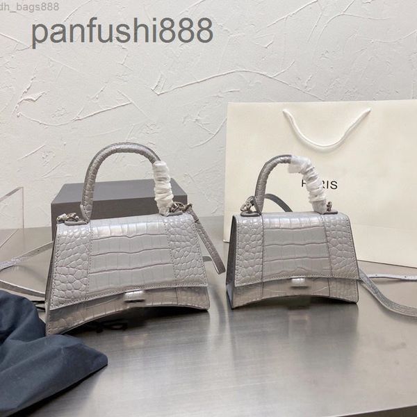 the new trendy autumn/winter crocodile print bag hourglass fashion one shoulder slant tote
the new trendy autumn/winter crocodile print bag hourglass fashion one shoulder slant tote
