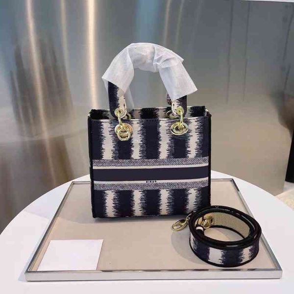 designer bags dai fei bag women crossbody square handbag large capacity lady wallet small and exquisite design
designer bags dai fei bag women crossbody square handbag large capacity lady wallet small and exquisite design