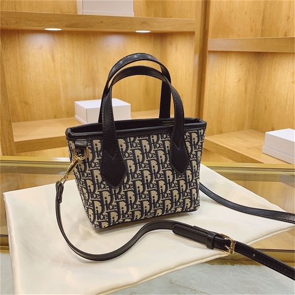 advanced hand new women's fashion embroidery single messenger small capacity commuter tote 80% off purse sales 
advanced hand new women's fashion embroidery single messenger small capacity commuter tote 80% off purse sales