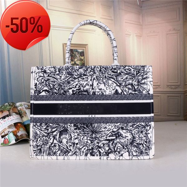 the factory directly fashion new style item single shoulder msenger large capacity portable embossed princs flat princs certificate bag
the factory directly fashion new style item single shoulder msenger large capacity portable embossed princs flat princs certificate bag