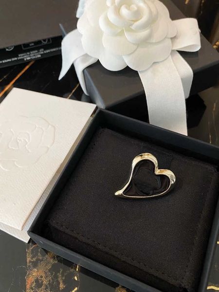 2022 new brooch fashion diamond gemstone english letter design chest ornament luxury fashion simple gold-plated jewelry pearl clothing acces, Gray
2022 new brooch fashion diamond gemstone english letter design chest ornament luxury fashion simple gold-plated jewelry pearl clothing acces, Gray