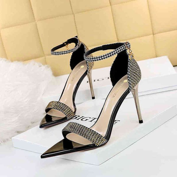 528-3 style banquet summer high-ed shoes metal ultra-high heel pointed open toe flat belt sandals, Black
528-3 style banquet summer high-ed shoes metal ultra-high heel pointed open toe flat belt sandals, Black