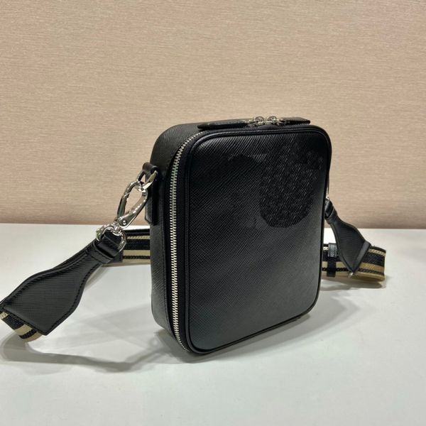 2022 embroidered webbing men's diagonal bag 2vh154 saffiano leather black, Blue;pink
2022 embroidered webbing men's diagonal bag 2vh154 saffiano leather black, Blue;pink