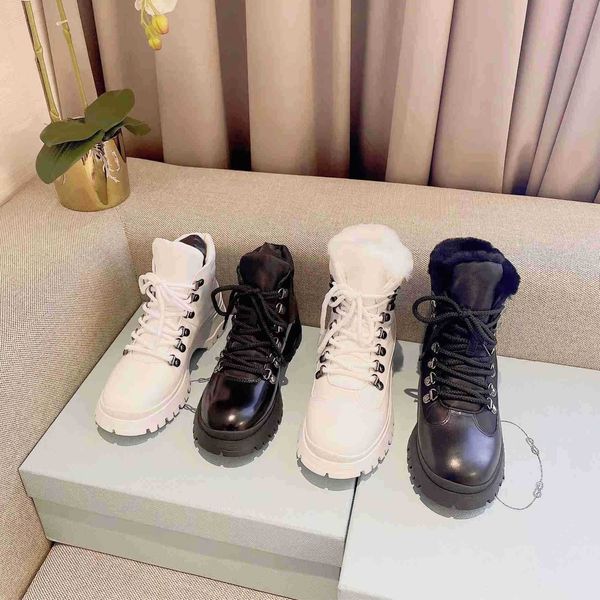 2021 luxury designer martin boots fashion pure color lace up thick soled casual shoes lastest autum winter outdoor warm comfortable women, Black
2021 luxury designer martin boots fashion pure color lace up thick soled casual shoes lastest autum winter outdoor warm comfortable women, Black