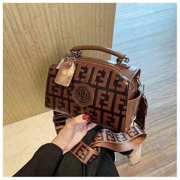 70% factory online sale embossed hand soft leather small square single shoulder bag bag
70% factory online sale embossed hand soft leather small square single shoulder bag bag