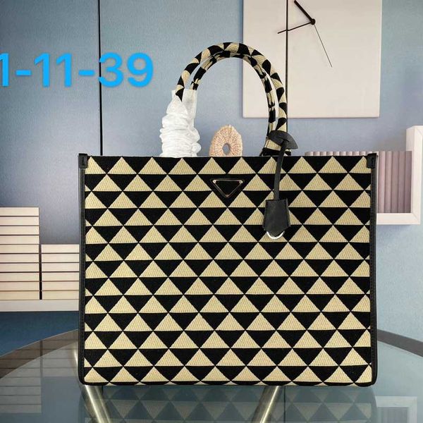 tote bag designer famous brand embroidery fabric canvas geometry large capacity handbag
tote bag designer famous brand embroidery fabric canvas geometry large capacity handbag