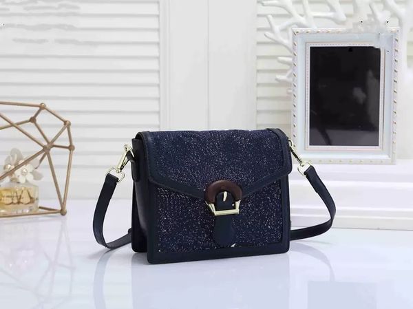 luxuries designer shoulder crossbody bag ladies messenger bags pu leather handbag purse pouch fashion classic chain square casual
luxuries designer shoulder crossbody bag ladies messenger bags pu leather handbag purse pouch fashion classic chain square casual