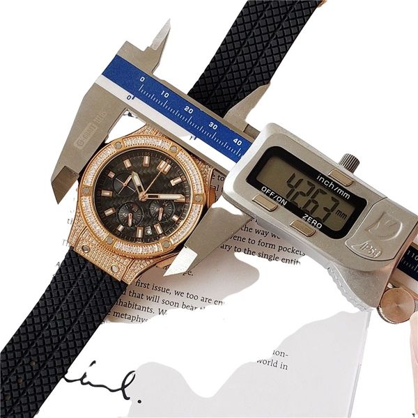 mens quartz watch waterproof design rubber strap sapphire mirror carbon fiber dial, Slivery;brown
mens quartz watch waterproof design rubber strap sapphire mirror carbon fiber dial, Slivery;brown