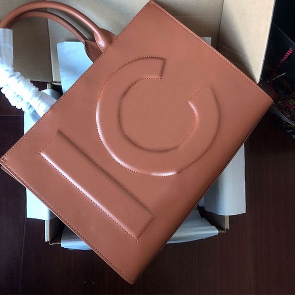 7a quality handbag tote bags cowhide leather fashion letters founder modeling women large shoulder shopping bags handbags purse
7a quality handbag tote bags cowhide leather fashion letters founder modeling women large shoulder shopping bags handbags purse