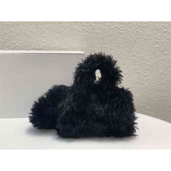 balencaigass designer handbags 2022 fashion hourglass bag winter fluffy designer black small handbags handle purse 20cm 899b
balencaigass designer handbags 2022 fashion hourglass bag winter fluffy designer black small handbags handle purse 20cm 899b