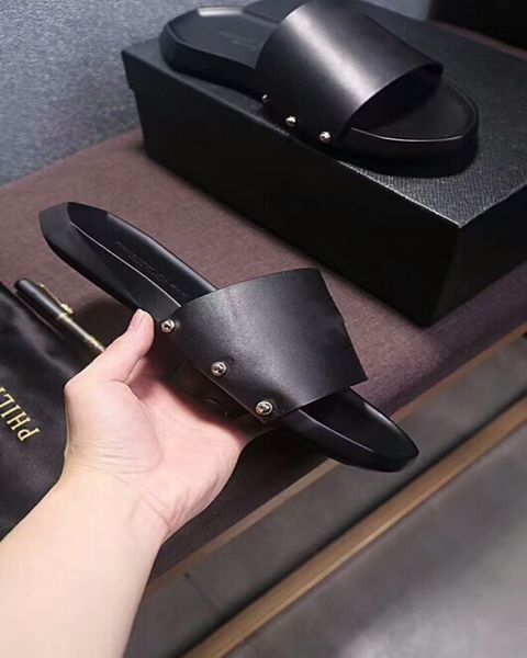 fashion men sandals slipper designer real leather shoes luxury slide summer wide flat slippery with thick slipper flip flops size 38-46, Black
fashion men sandals slipper designer real leather shoes luxury slide summer wide flat slippery with thick slipper flip flops size 38-46, Black