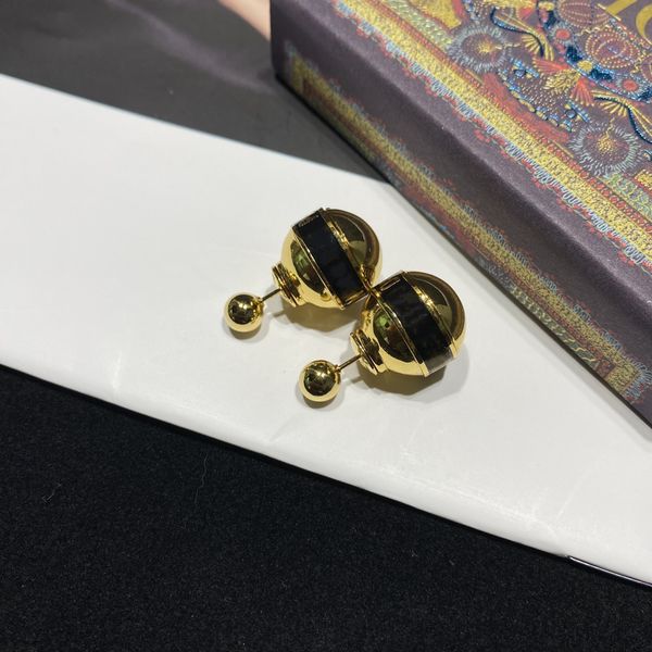 women's fashion earrings chic earrings full diamonds luxury designer jewelry0, Golden;silver
women's fashion earrings chic earrings full diamonds luxury designer jewelry0, Golden;silver