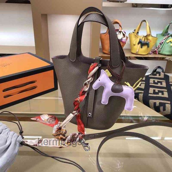 herme bag evening cowhide lock h designer herbag bags handbags 2022 portable picotin litchi bucket handbag i55i
herme bag evening cowhide lock h designer herbag bags handbags 2022 portable picotin litchi bucket handbag i55i