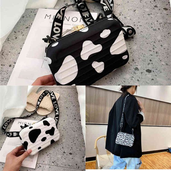 creative women's new versatile mini personalized suitcase single shoulder small luxury designer leather handbag
creative women's new versatile mini personalized suitcase single shoulder small luxury designer leather handbag