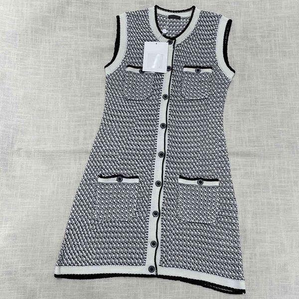 casual dresses year product small fragrance summer slim sleeveless dress thin color matching four pocket elegant aging vest skirt, Black;gray
casual dresses year product small fragrance summer slim sleeveless dress thin color matching four pocket elegant aging vest skirt, Black;gray