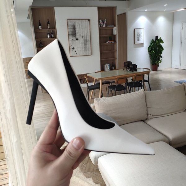 2022 woman slippers letter with sandal's summer thin pointed back empty single shoes striped high heels size35-41, Black
2022 woman slippers letter with sandal's summer thin pointed back empty single shoes striped high heels size35-41, Black