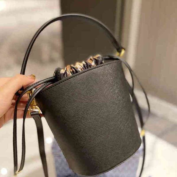 bucket bag luxury designer crossbody shoulder handbag women's fashion leather tote shopping strap 220525
bucket bag luxury designer crossbody shoulder handbag women's fashion leather tote shopping strap 220525
