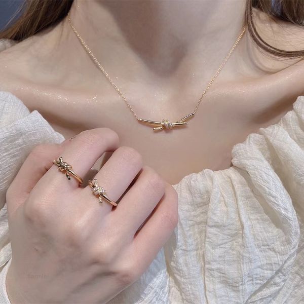 w01j 2022 new t valley ailing same knot necklace ring earrings diamond studded knot gold plating simple fashion, Silver
w01j 2022 new t valley ailing same knot necklace ring earrings diamond studded knot gold plating simple fashion, Silver